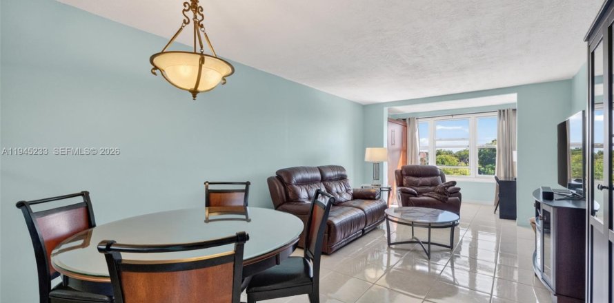 Condominio en Lauderdale Lakes, Florida, 1 dormitorio  № 2152853