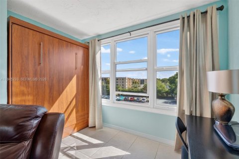 Condominio en venta en Lauderdale Lakes, Florida, 1 dormitorio, 59.83 m2 № 2152853 - foto 4