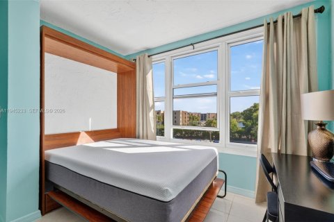 Condominio en venta en Lauderdale Lakes, Florida, 1 dormitorio, 59.83 m2 № 2152853 - foto 5