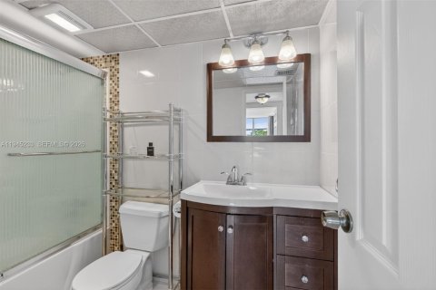 Condominio en venta en Lauderdale Lakes, Florida, 1 dormitorio, 59.83 m2 № 2152853 - foto 16