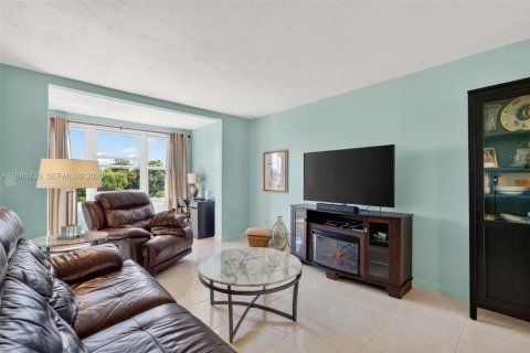 Condominio en venta en Lauderdale Lakes, Florida, 1 dormitorio, 59.83 m2 № 2152853 - foto 3