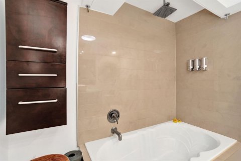 Condominio en venta en Wilton Manors, Florida, 2 dormitorios, 92.9 m2 № 2422186 - foto 27
