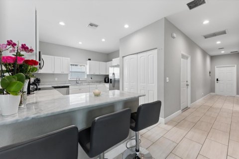 House in Boynton Beach, Florida 3 bedrooms, 148.18 sq.m. № 2183896 - photo 5