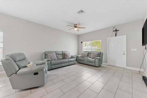 House in Boynton Beach, Florida 3 bedrooms, 148.18 sq.m. № 2183896 - photo 13