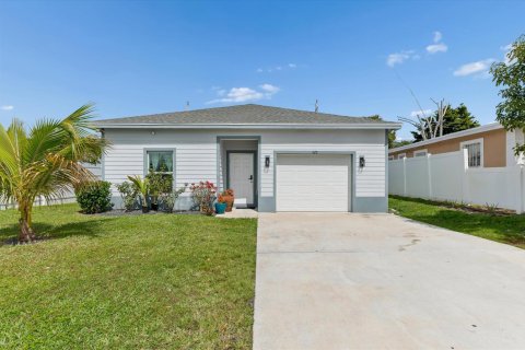 House in Boynton Beach, Florida 3 bedrooms, 148.18 sq.m. № 2183896