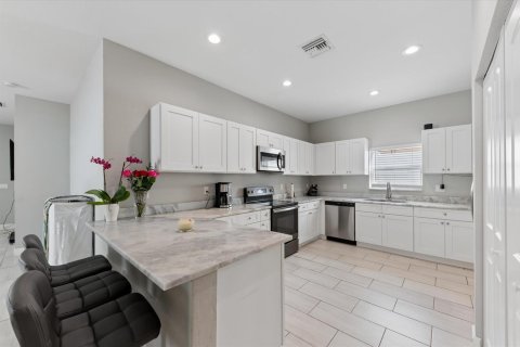 House in Boynton Beach, Florida 3 bedrooms, 148.18 sq.m. № 2183896 - photo 6