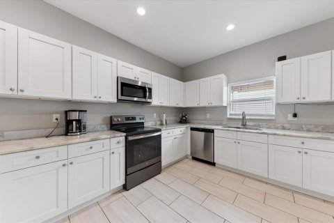 House in Boynton Beach, Florida 3 bedrooms, 148.18 sq.m. № 2183896 - photo 7