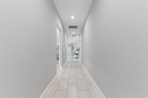 House in Boynton Beach, Florida 3 bedrooms, 148.18 sq.m. № 2183896 - photo 4