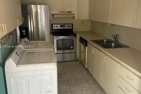 Condo in Miami, Florida, 2 bedrooms  № 1705306 - photo 2