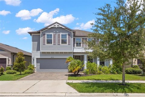 House in Lutz, Florida 4 bedrooms, 288.65 sq.m. № 2210272