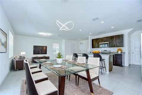 House in Wesley Chapel, Florida 4 bedrooms, 186.45 sq.m. № 1838433 - photo 8