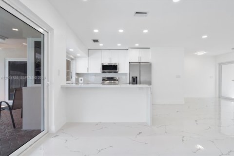 Villa ou maison à vendre à Fort Lauderdale, Floride: 3 chambres, 154.5 m2 № 2289077 - photo 13