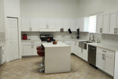 Villa ou maison à vendre à Homestead, Floride: 4 chambres, 259.38 m2 № 1895762 - photo 15