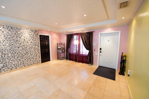Villa ou maison à vendre à North Miami Beach, Floride: 5 chambres, 207.73 m2 № 1688575 - photo 6