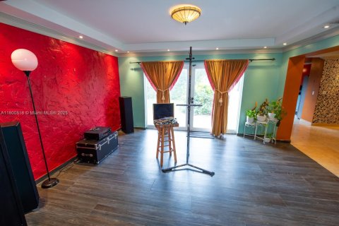 Villa ou maison à vendre à North Miami Beach, Floride: 5 chambres, 207.73 m2 № 1688575 - photo 23