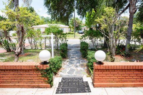 Villa ou maison à vendre à North Miami Beach, Floride: 5 chambres, 207.73 m2 № 1688575 - photo 3