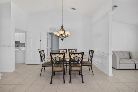 Villa ou maison à vendre à Port St. Lucie, Floride: 3 chambres, 167.13 m2 № 2429743 - photo 11