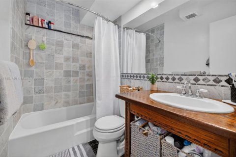Condo in Fort Lauderdale, Florida, 2 bedrooms  № 1872595 - photo 22