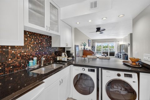 Condo in Fort Lauderdale, Florida, 2 bedrooms  № 1872595 - photo 14