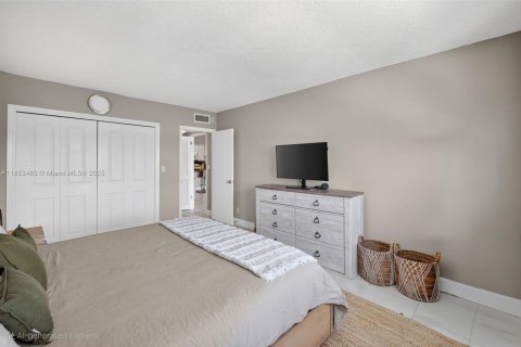 Condo in Fort Lauderdale, Florida, 2 bedrooms  № 1872595 - photo 17