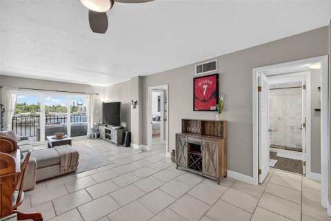 Condo in Fort Lauderdale, Florida, 2 bedrooms  № 1872595 - photo 7