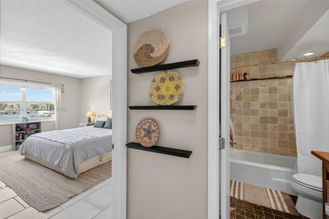 Condo in Fort Lauderdale, Florida, 2 bedrooms  № 1872595 - photo 19