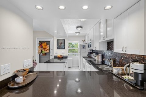 Condo in Fort Lauderdale, Florida, 2 bedrooms  № 1872595 - photo 10