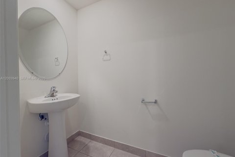 Touwnhouse à vendre à Hialeah, Floride: 3 chambres, 131.18 m2 № 2068518 - photo 16