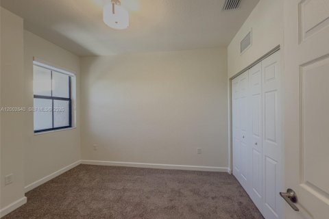Touwnhouse à vendre à Hialeah, Floride: 3 chambres, 131.18 m2 № 2068518 - photo 24