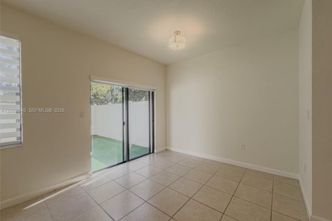 Touwnhouse à vendre à Hialeah, Floride: 3 chambres, 131.18 m2 № 2068518 - photo 12