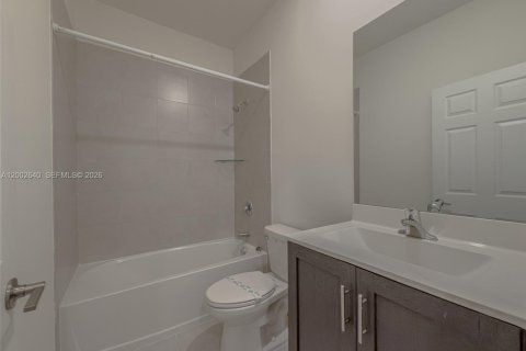 Touwnhouse à vendre à Hialeah, Floride: 3 chambres, 131.18 m2 № 2068518 - photo 23