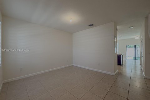 Touwnhouse à vendre à Hialeah, Floride: 3 chambres, 131.18 m2 № 2068518 - photo 15