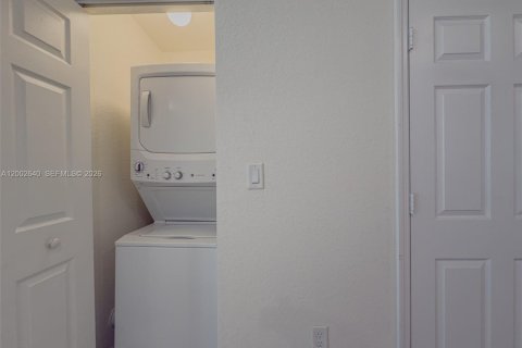 Touwnhouse à vendre à Hialeah, Floride: 3 chambres, 131.18 m2 № 2068518 - photo 26