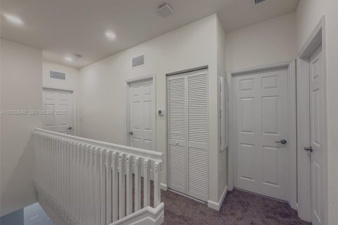 Touwnhouse à vendre à Hialeah, Floride: 3 chambres, 131.18 m2 № 2068518 - photo 5