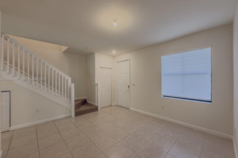 Touwnhouse à vendre à Hialeah, Floride: 3 chambres, 131.18 m2 № 2068518 - photo 4