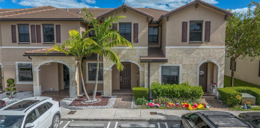 Touwnhouse à Hialeah, Floride 3 chambres, 131.18 m2 № 2068518