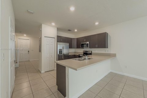 Touwnhouse à vendre à Hialeah, Floride: 3 chambres, 131.18 m2 № 2068518 - photo 7