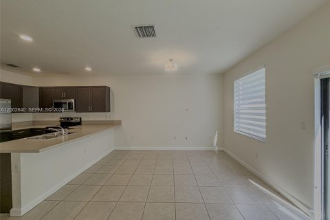 Touwnhouse à vendre à Hialeah, Floride: 3 chambres, 131.18 m2 № 2068518 - photo 6