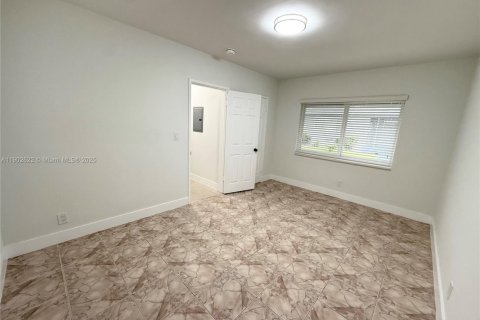 Villa ou maison à louer à Hollywood, Floride: 1 chambre № 1954019 - photo 9