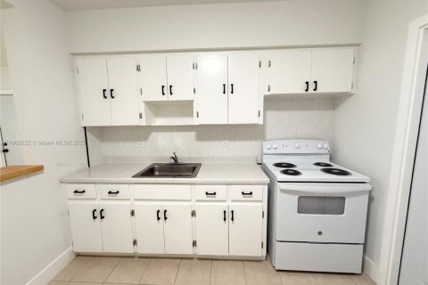 Villa ou maison à louer à Hollywood, Floride: 1 chambre № 1954019 - photo 6