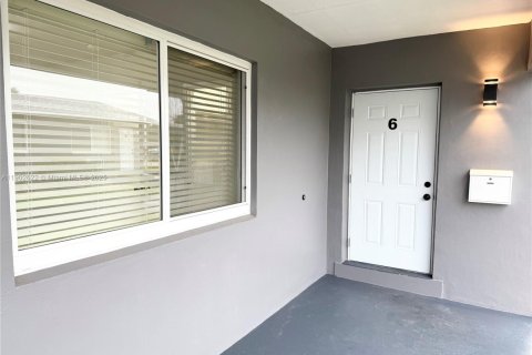 Villa ou maison à louer à Hollywood, Floride: 1 chambre № 1954019 - photo 2