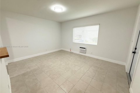 Villa ou maison à louer à Hollywood, Floride: 1 chambre № 1954019 - photo 4