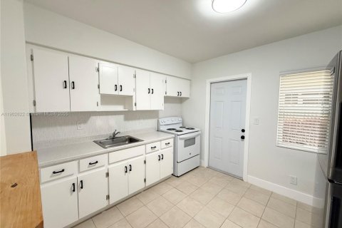 Villa ou maison à louer à Hollywood, Floride: 1 chambre № 1954019 - photo 5