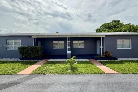 Villa ou maison à louer à Hollywood, Floride: 1 chambre № 1954019 - photo 1