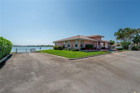 House in Margate, Florida 3 bedrooms, 112.41 sq.m. № 1715386 - photo 25