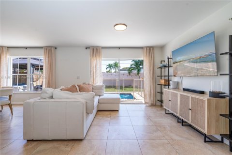 House in Margate, Florida 3 bedrooms, 112.41 sq.m. № 1715386 - photo 3