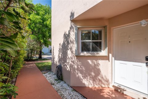 House in Margate, Florida 3 bedrooms, 112.41 sq.m. № 1715386 - photo 2