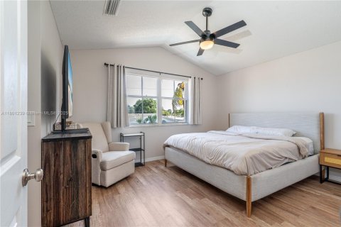 House in Margate, Florida 3 bedrooms, 112.41 sq.m. № 1715386 - photo 12