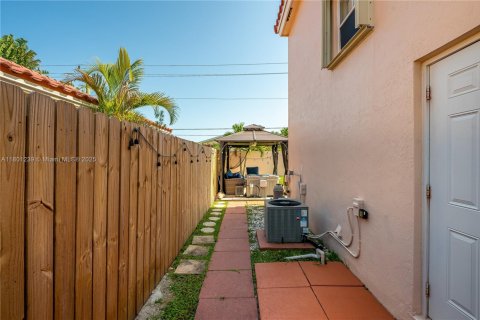 House in Margate, Florida 3 bedrooms, 112.41 sq.m. № 1715386 - photo 21