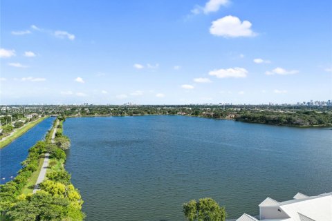 Condo in Oakland Park, Florida, 2 bedrooms  № 2042017 - photo 27